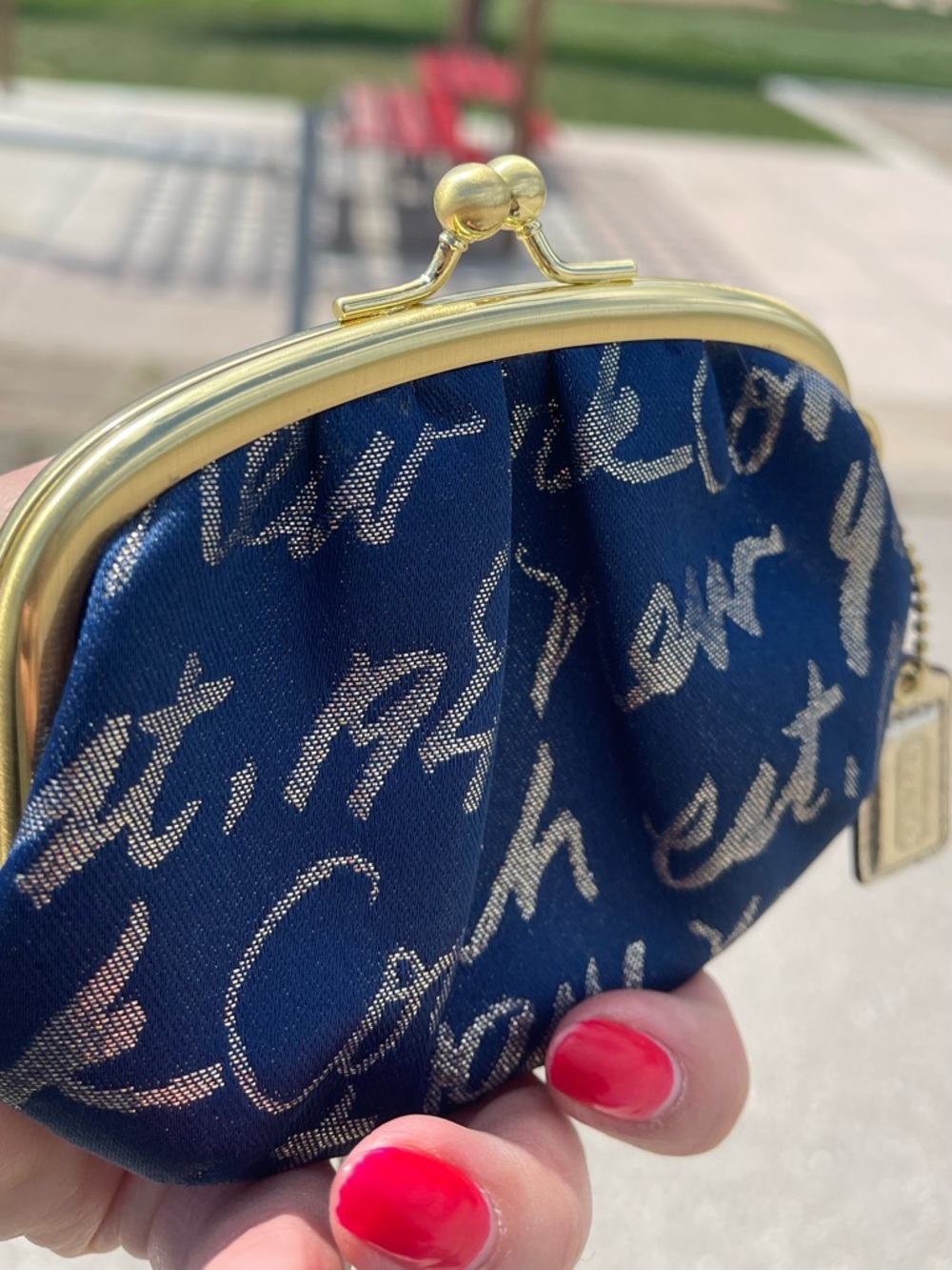 Coach Poppy Y2K Script Kiss-Lock Coin Pouch Like NEW - Picture 3 of 6